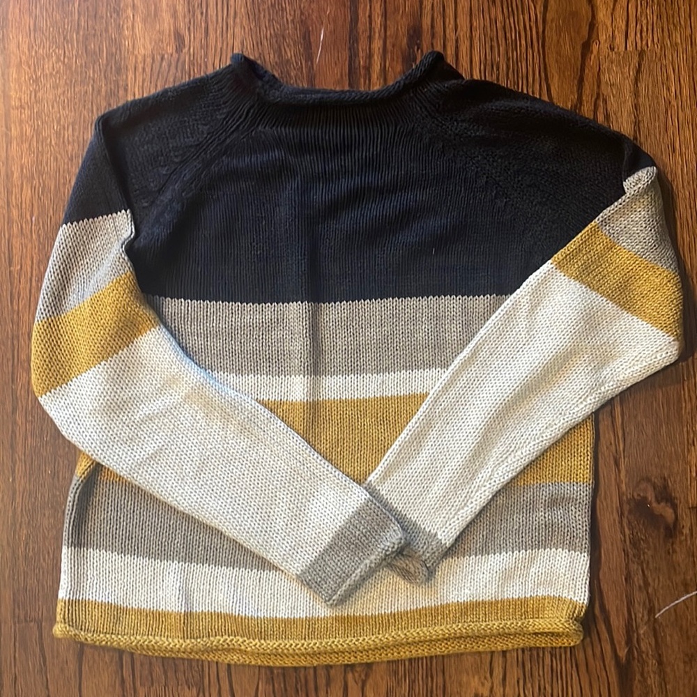 RDI sweater size small